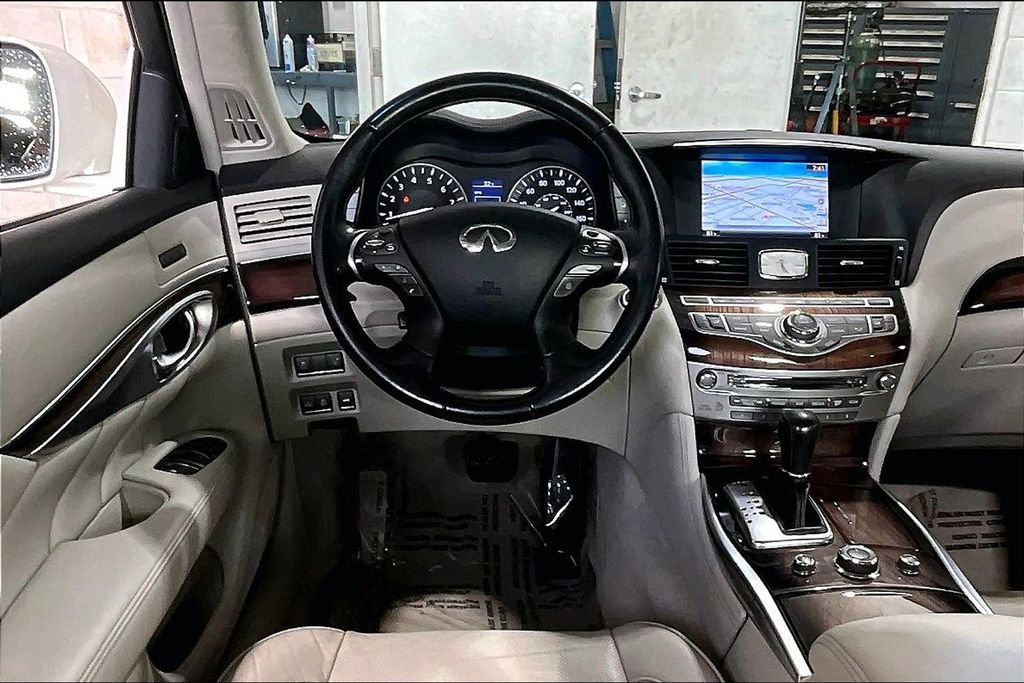 Used 2011 INFINITI M37 x w/ Deluxe Touring Pkg image 17