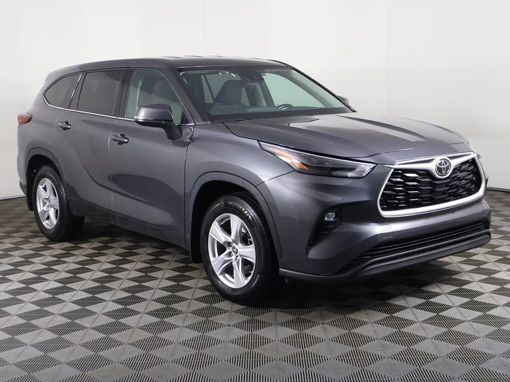 Used 2022 Toyota Highlander LE image 46