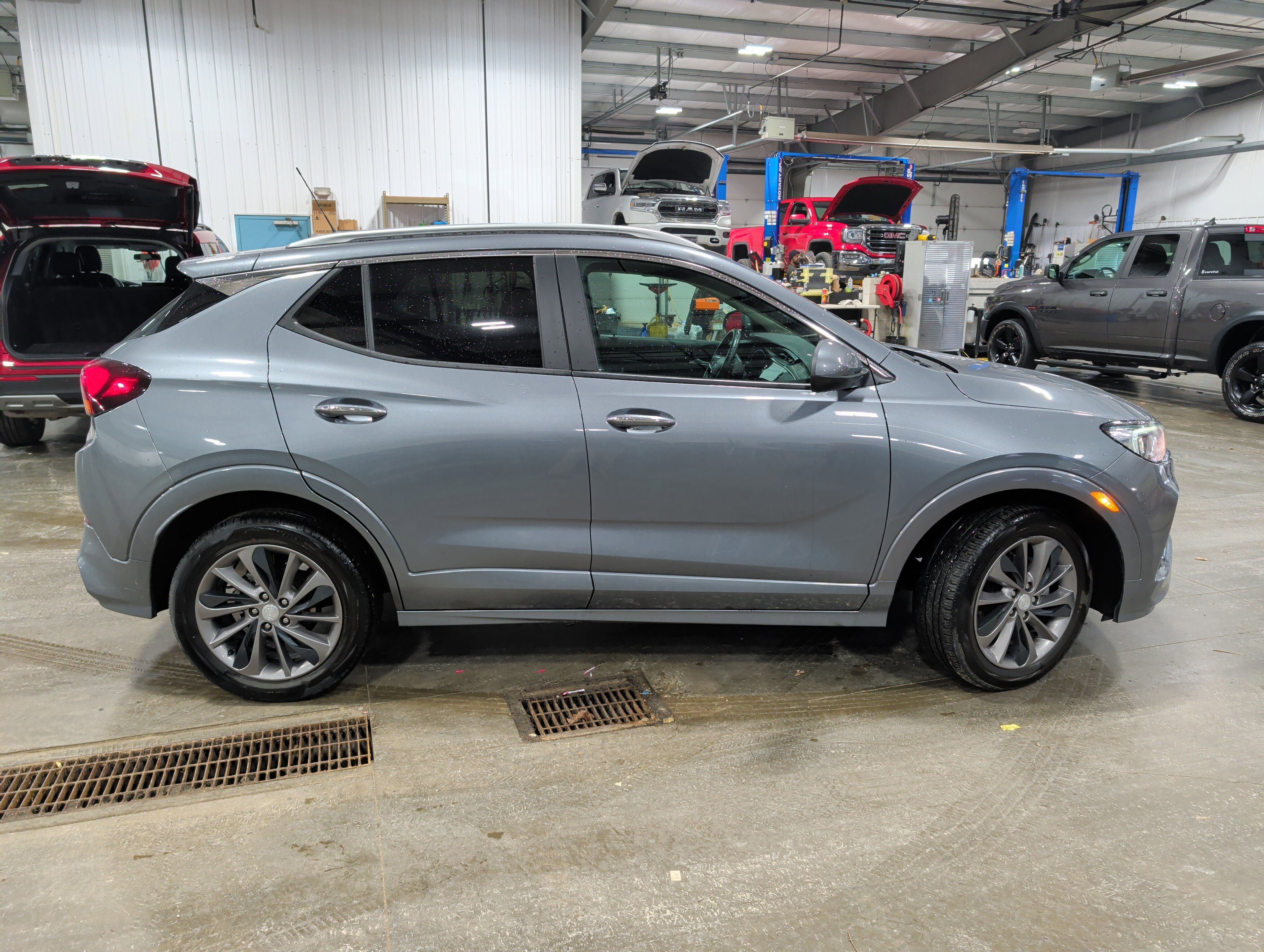 Used 2020 Buick Encore GX Select w/ Sport Touring Package image 2