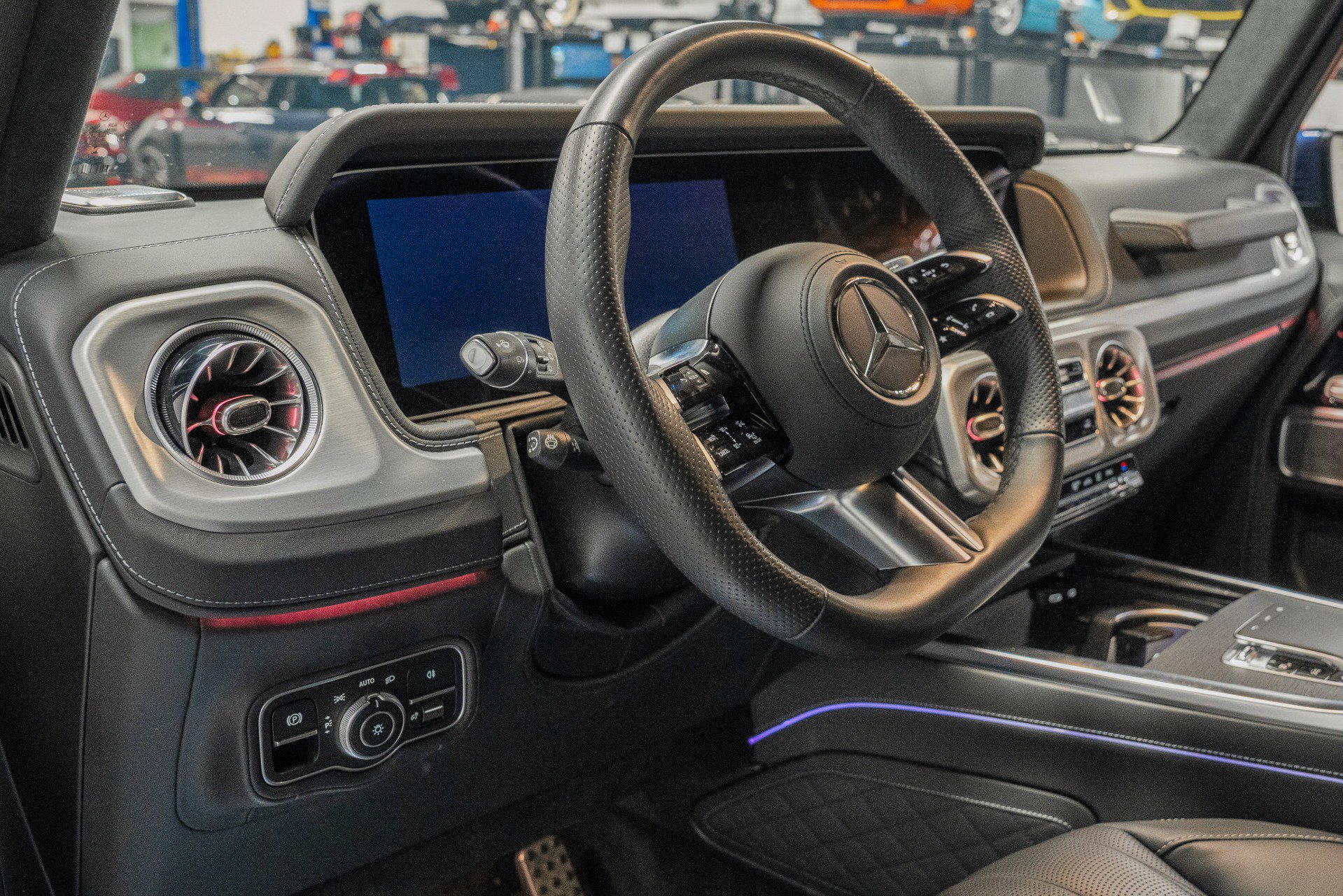 Used 2025 Mercedes-Benz G 550 image 12