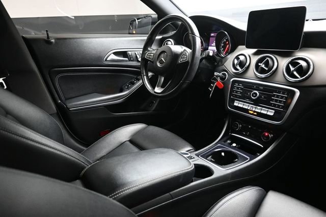 Used 2019 Mercedes-Benz CLA 250 image 17