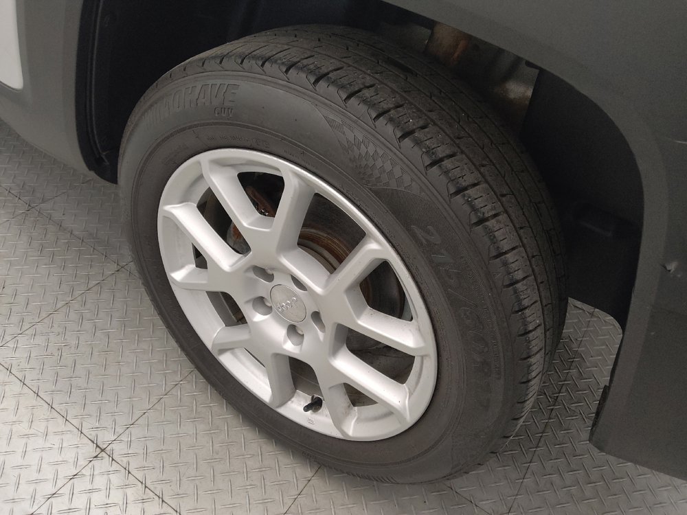 Used 2021 Jeep Renegade Latitude AWD/4WD image 31