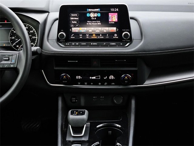 Used 2024 Nissan Rogue SV image 30