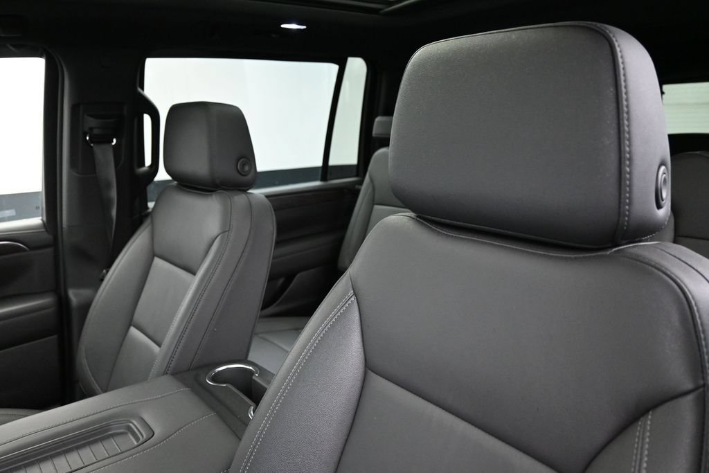 Used 2024 Chevrolet Suburban Z71 w/ Luxury Package AWD/4WD image 15