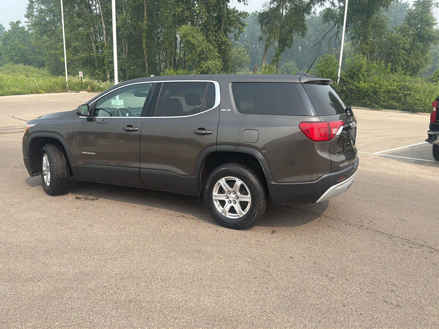 Used 2019 GMC Acadia SLE AWD/4WD image 3