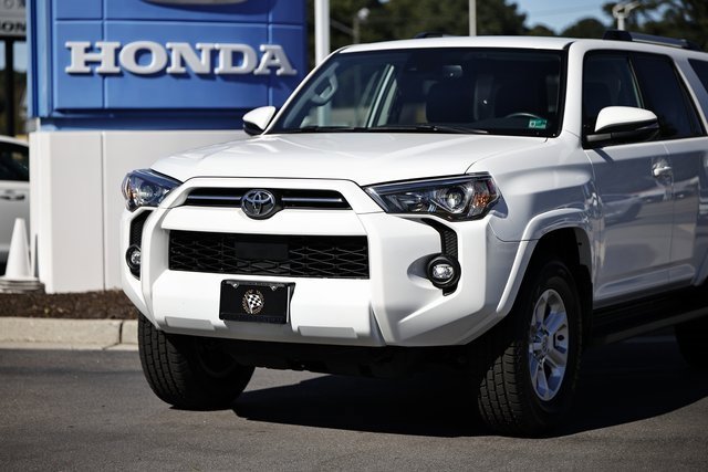 Used 2024 Toyota 4Runner SR5 Premium image 2