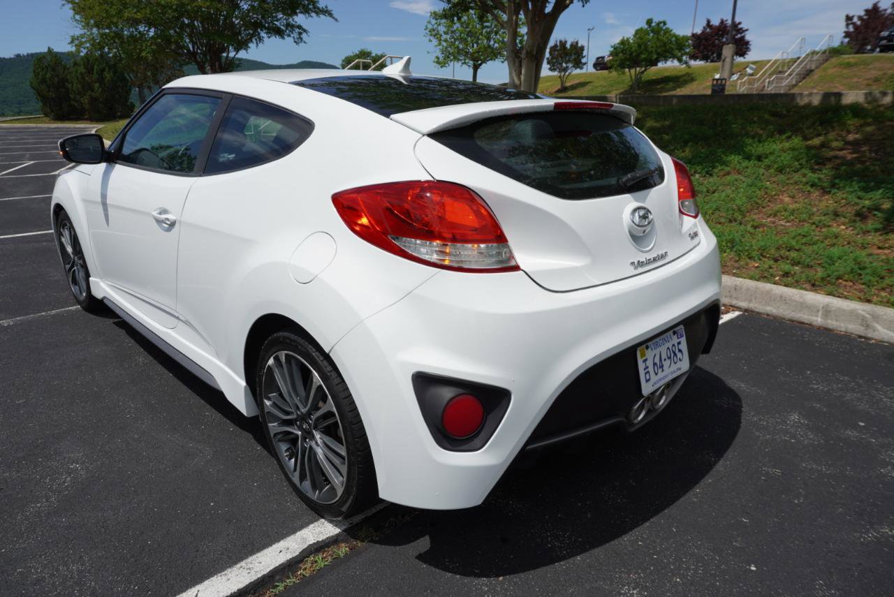 Used 2016 Hyundai Veloster Turbo FWD image 16