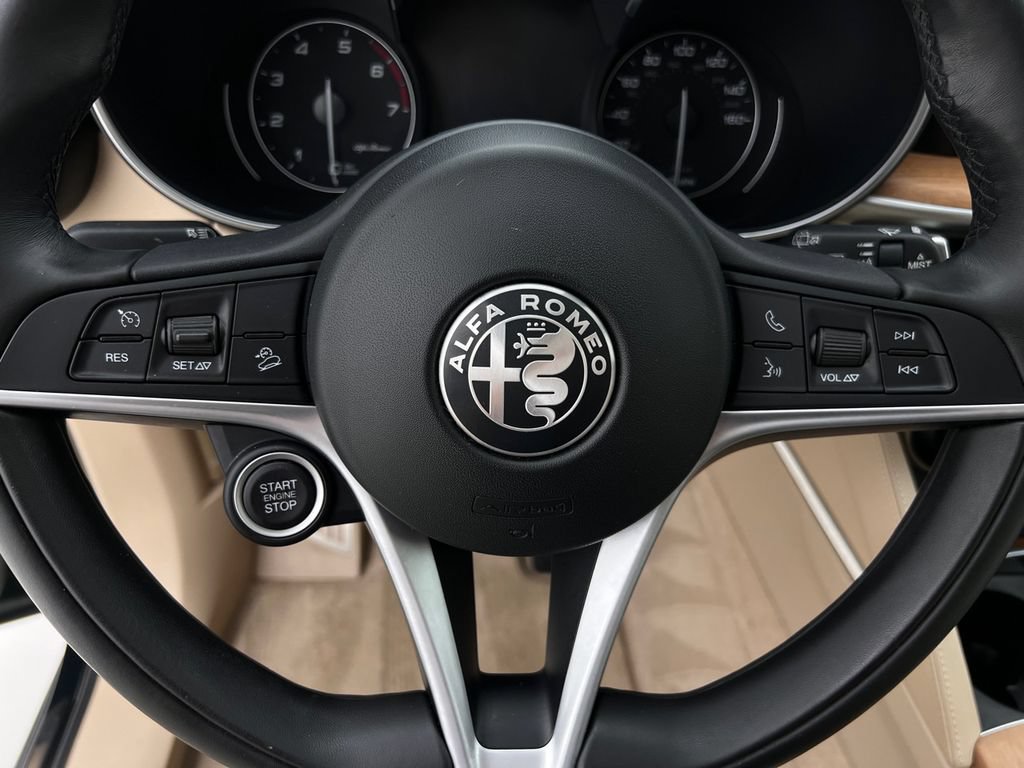 Used 2019 Alfa Romeo Stelvio Ti Lusso w/ Quick Order Package 22X Lusso AWD/4WD image 16