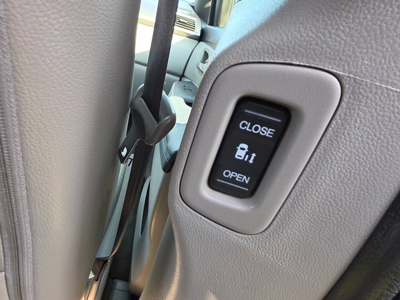 Used 2012 Honda Odyssey Touring Elite image 26