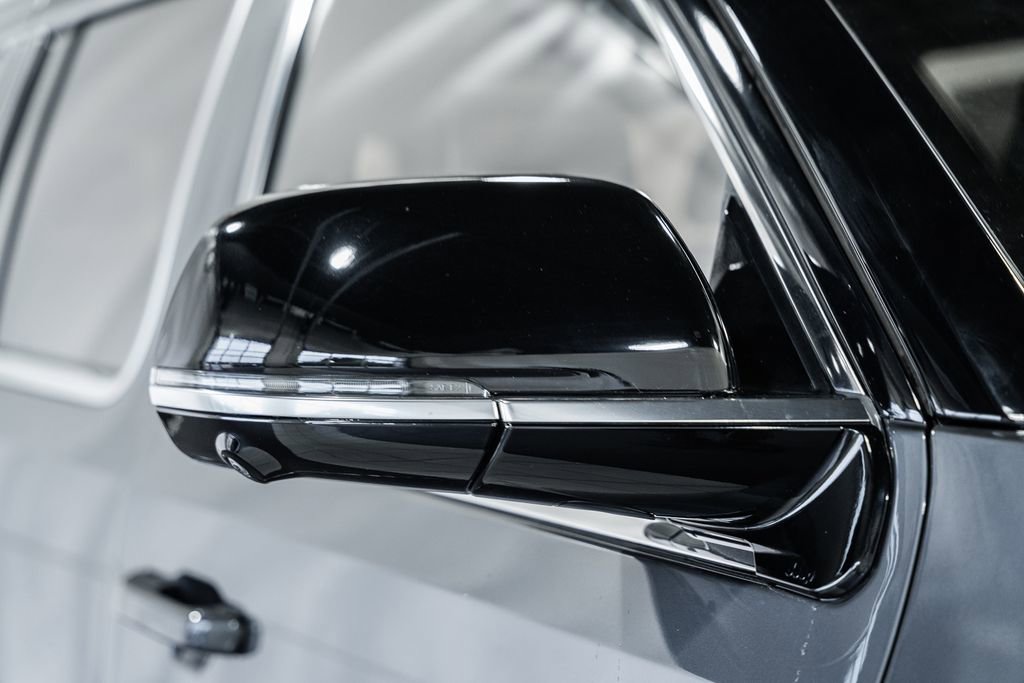 New 2024 Jeep Grand Wagoneer Series III w/ HD Trailer Tow Package image 16