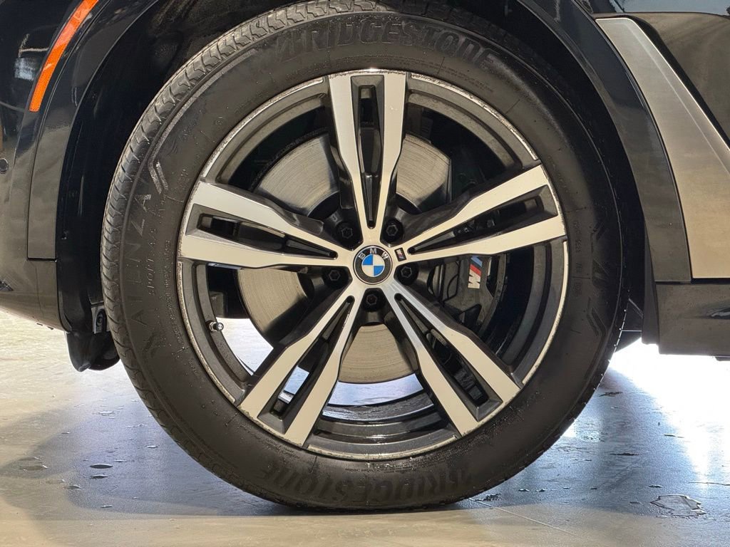 Certified 2022 BMW X7 M50i image 11