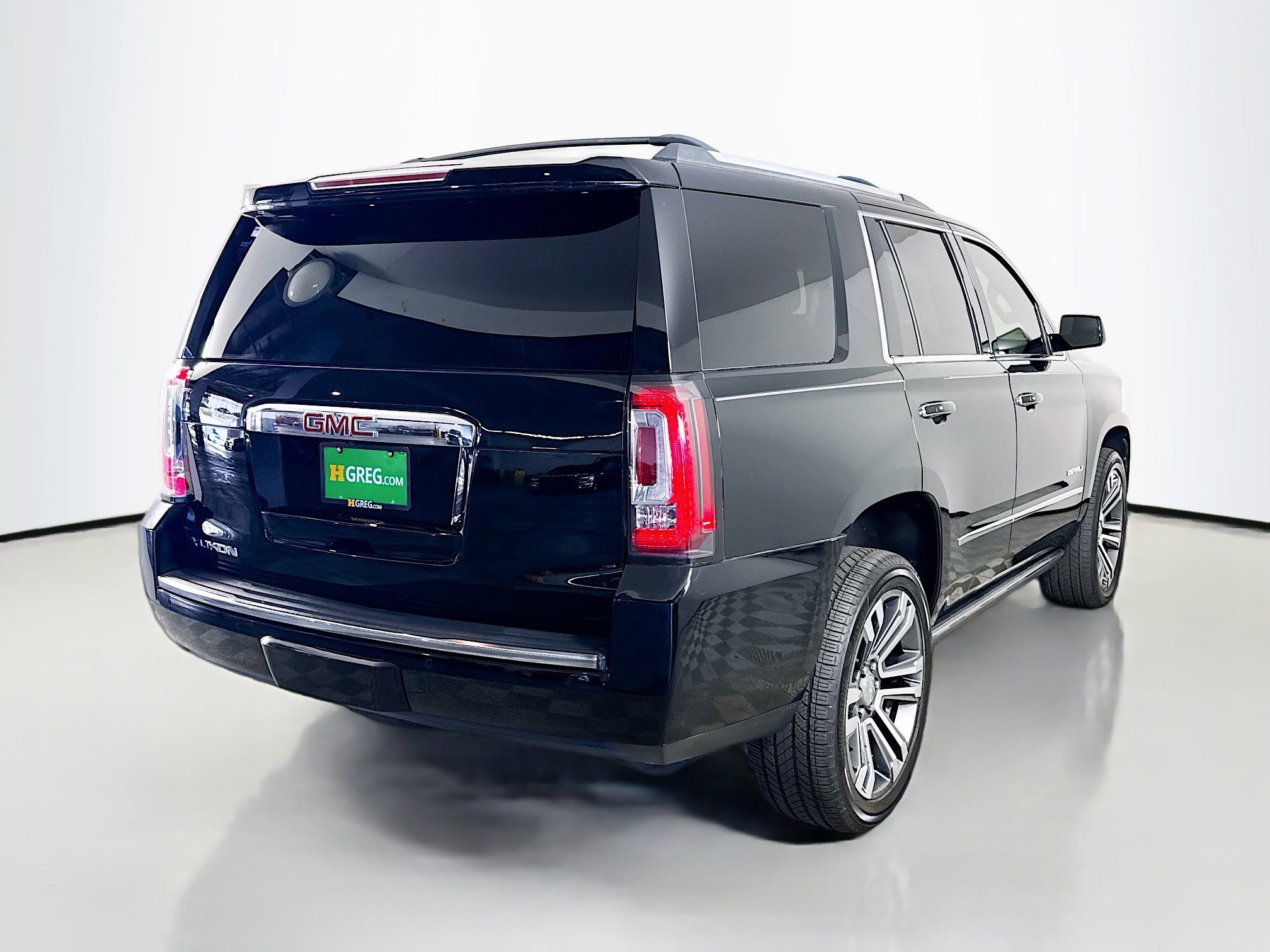 Used 2017 GMC Yukon Denali w/ Open Road Package image 10