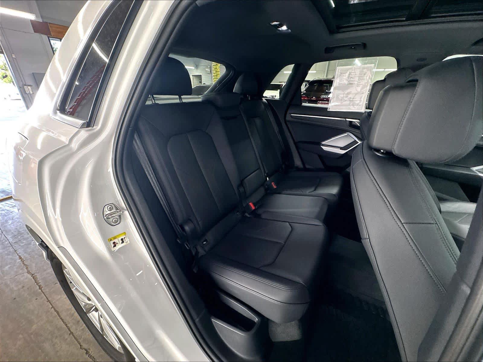 Certified 2025 Audi Q3 2.0T Premium AWD/4WD image 28