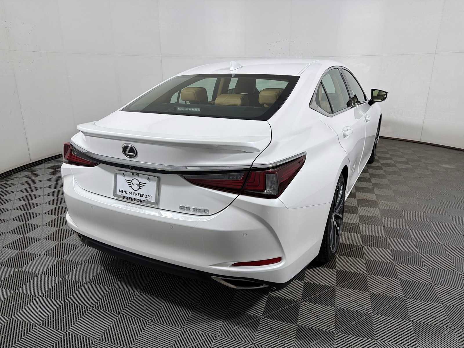 Used 2024 Lexus ES 350 w/ Premium Package image 6