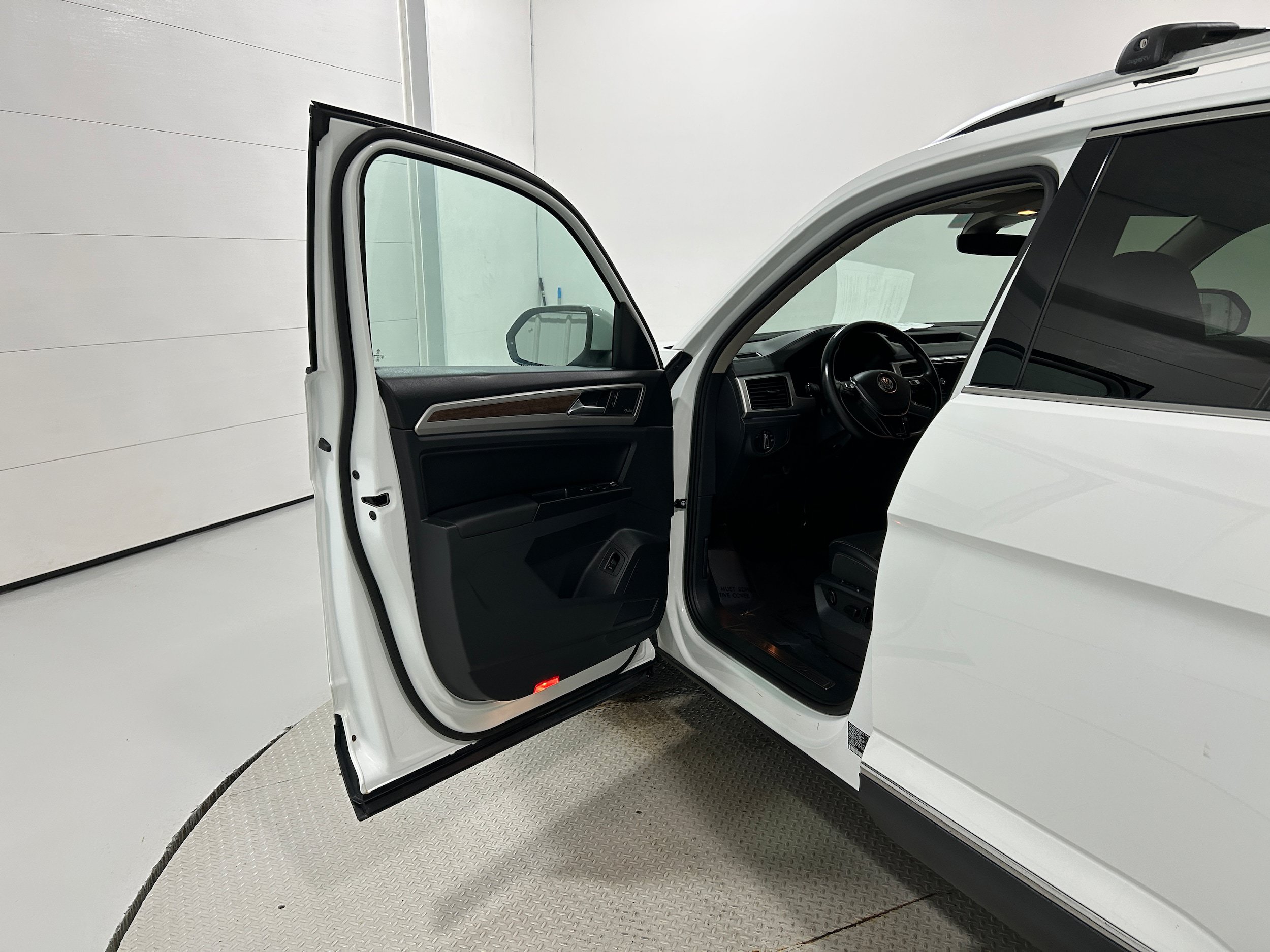 Used 2019 Volkswagen Atlas SEL Premium AWD/4WD image 23