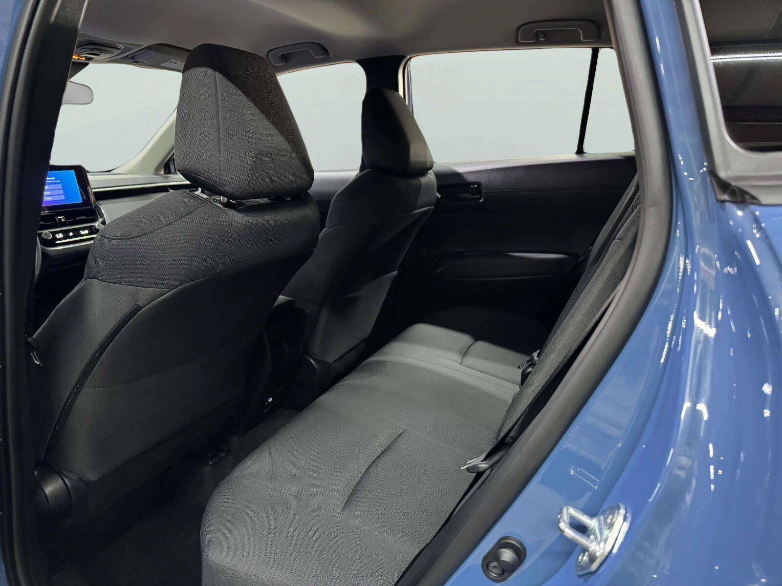 Used 2026 Toyota Corolla Cross LE AWD/4WD image 31