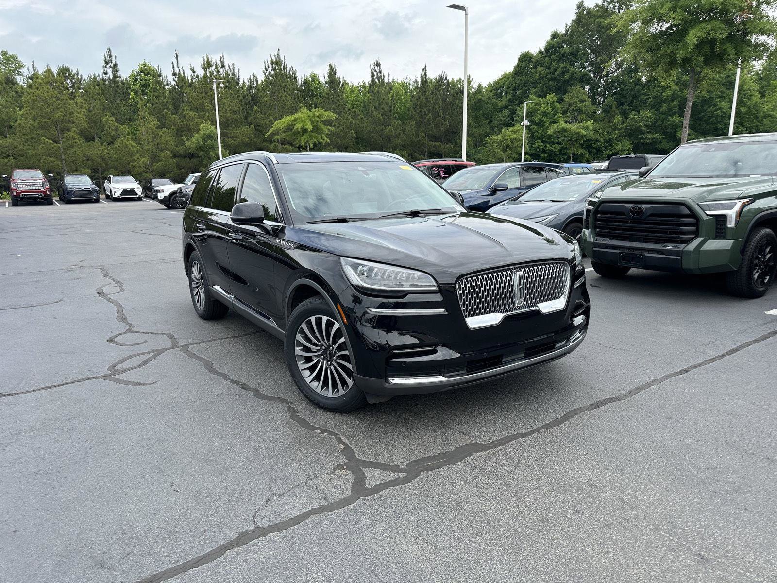 Used 2022 Lincoln Aviator Reserve AWD/4WD image 4