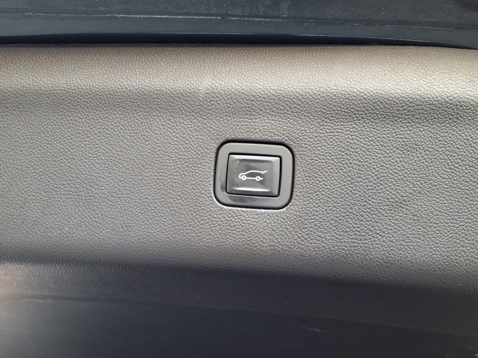 Used 2018 Buick Enclave Premium w/ Experience Buick Package image 12