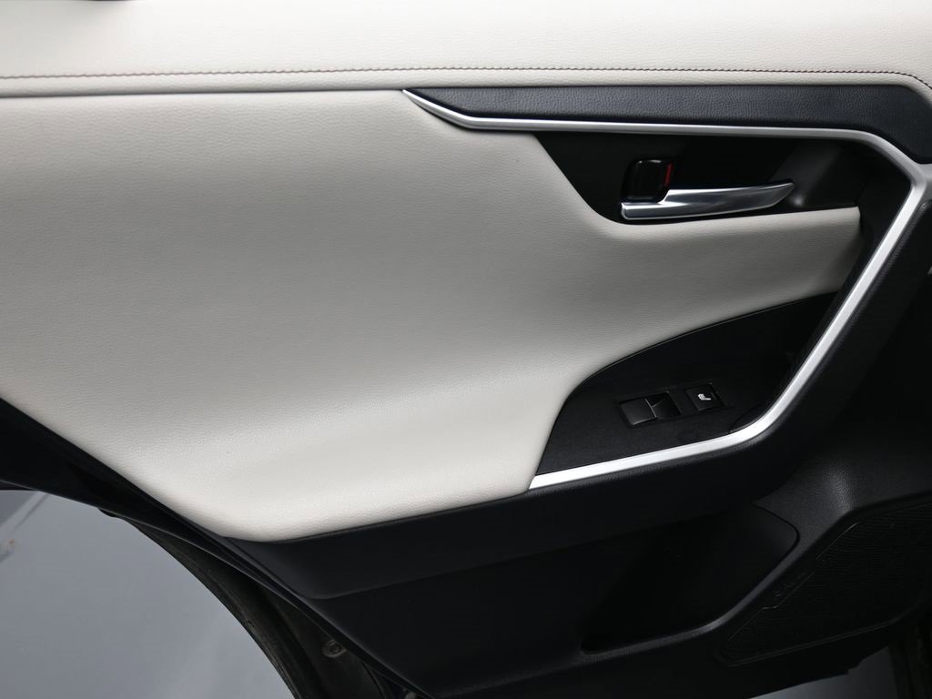 Used 2021 Toyota RAV4 Limited image 11