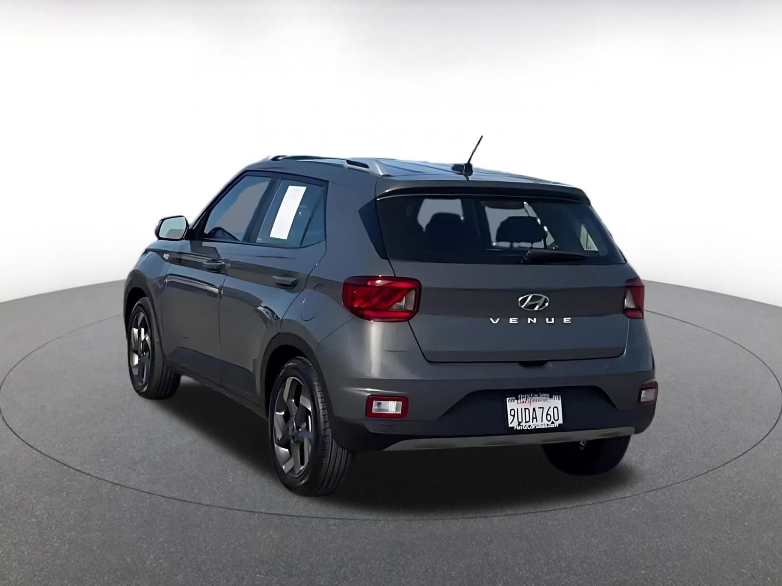Used 2025 Hyundai Venue SEL image 11