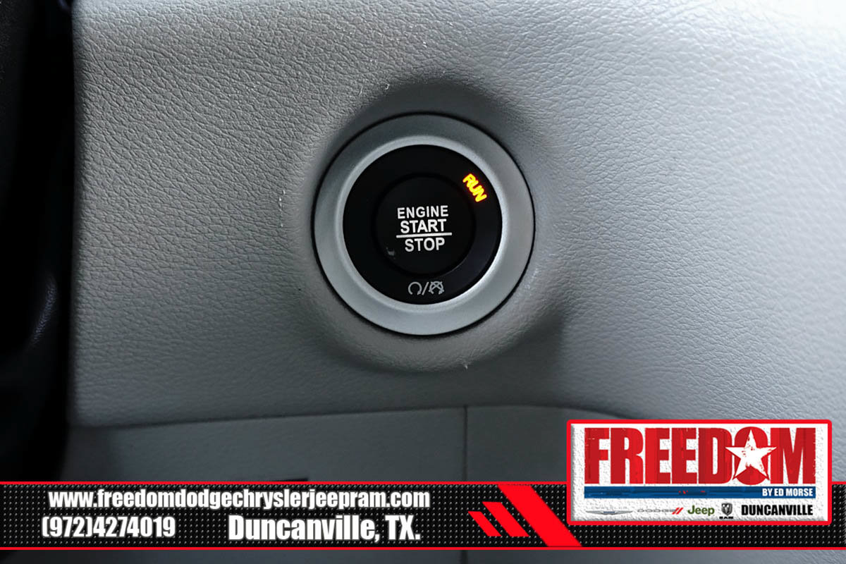 Certified 2024 Chrysler Pacifica Touring-L FWD image 33