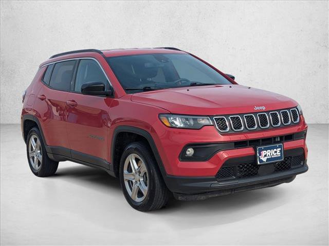 Used 2024 Jeep Compass Latitude image 3