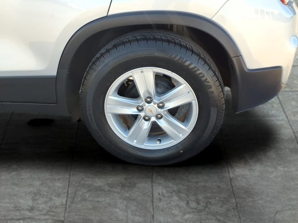 Used 2020 Chevrolet Trax LT w/ LT Convenience Package FWD image 27