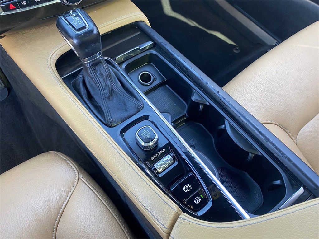 Used 2018 Volvo XC90 T6 Momentum w/ Convenience Package image 25