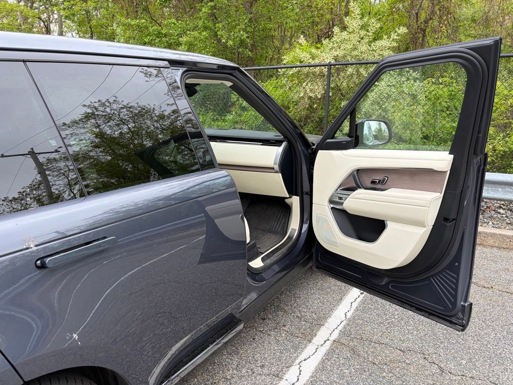 Certified 2024 Land Rover Range Rover SE AWD/4WD image 14