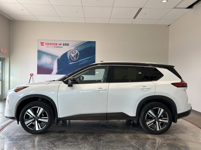 Used 2024 Nissan Rogue SL image 3