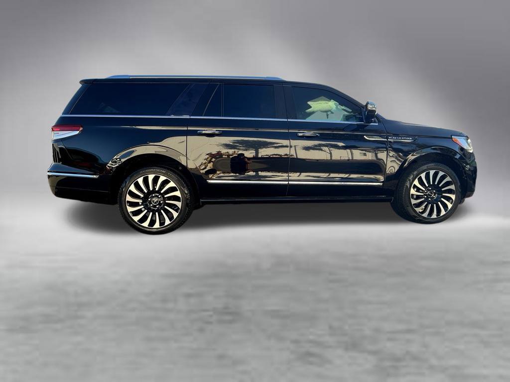 Used 2022 Lincoln Navigator L Black Label AWD/4WD image 3