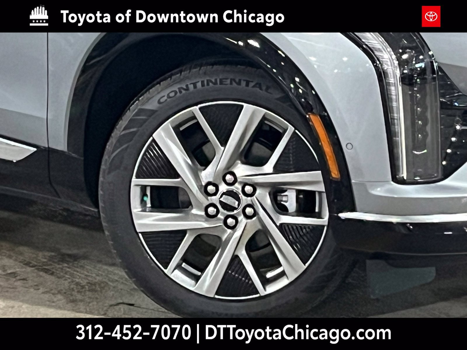 Used 2025 Cadillac Optiq Luxury 1 AWD/4WD image 2