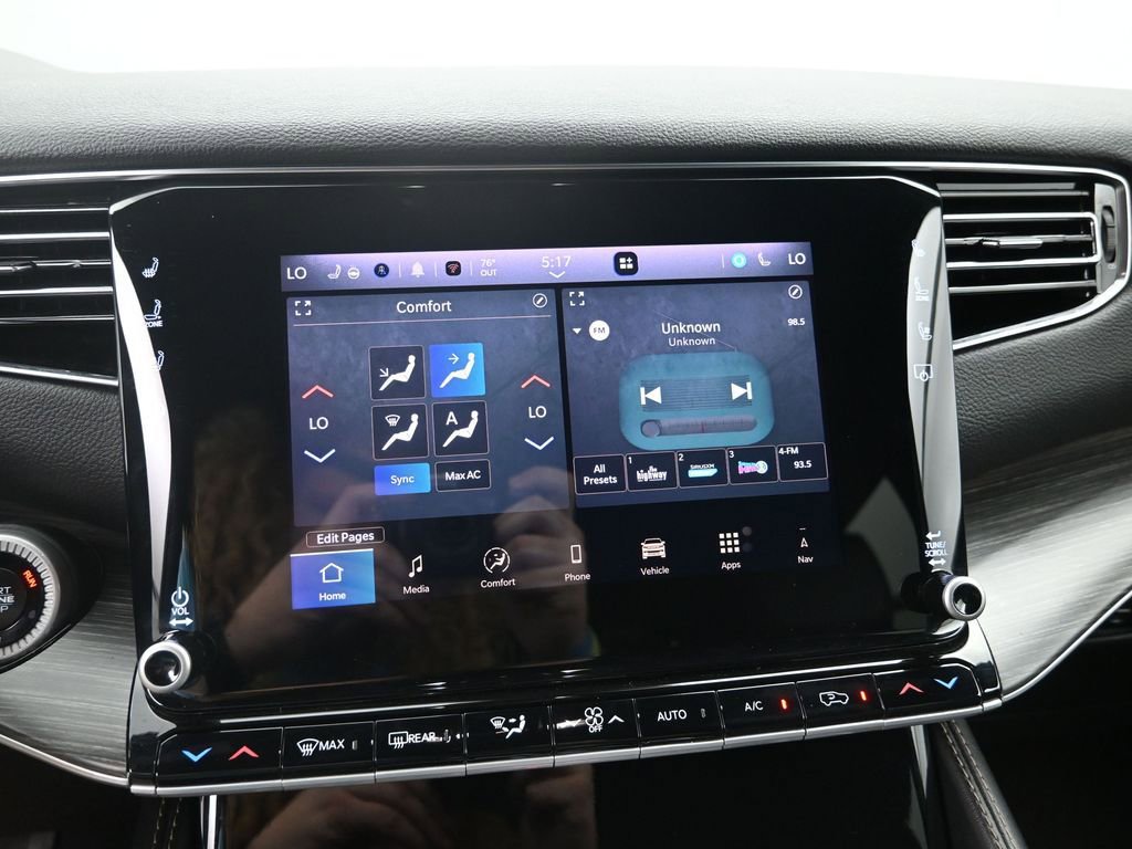 Used 2024 Jeep Wagoneer L Series II RWD image 16