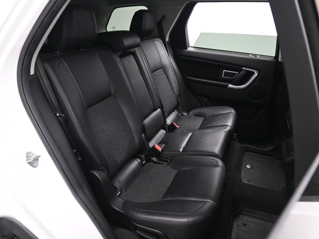 Used 2016 Land Rover Discovery Sport SE image 19
