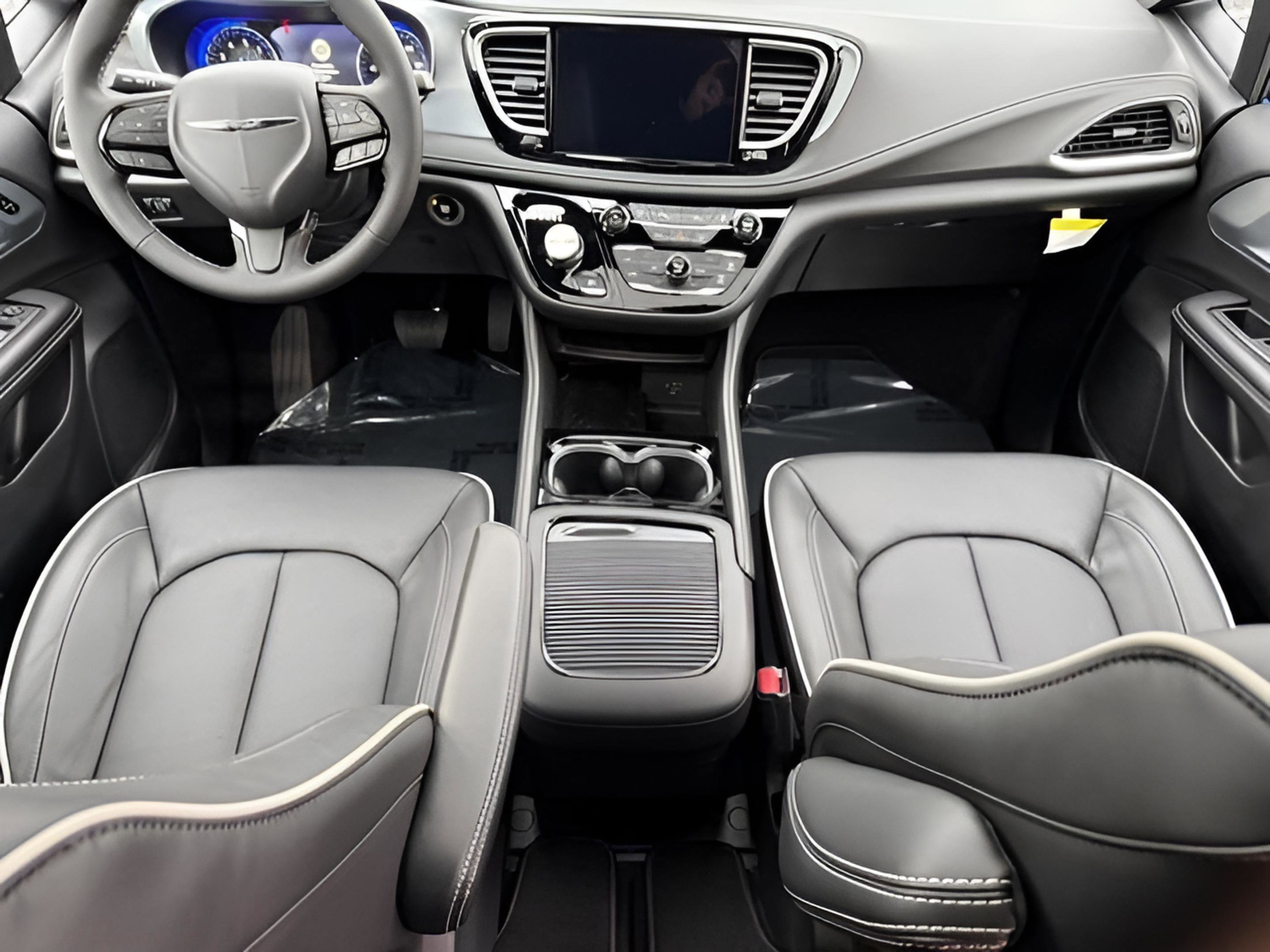 New 2026 Chrysler Pacifica Limited w/ S Appearance Package image 14