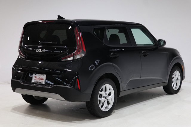 Used 2025 Kia Soul LX w/ LX Technology Package FWD image 7