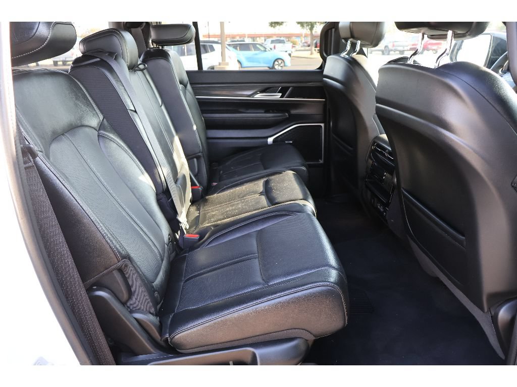Used 2023 Jeep Wagoneer Series III w/ Preferred Equipment Group AWD/4WD image 21