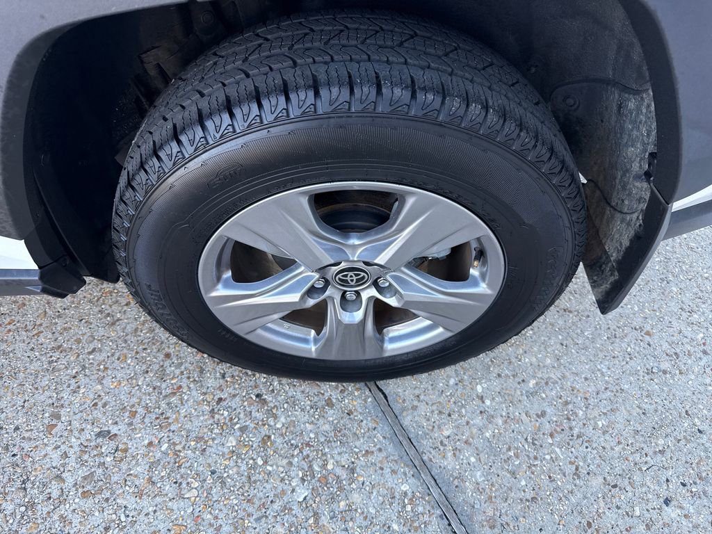 Used 2023 Toyota RAV4 XLE image 29