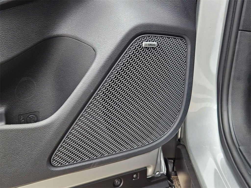 New 2025 Mitsubishi Outlander ES image 16