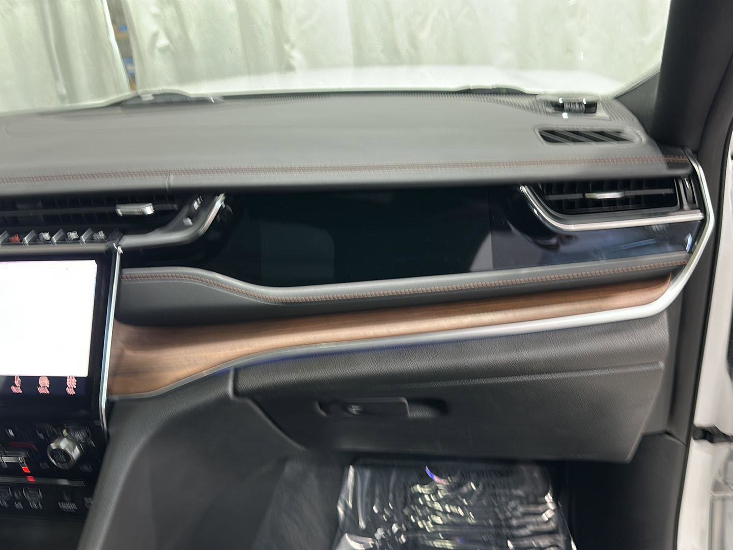 Used 2023 Jeep Grand Cherokee Summit w/ Luxury Tech Group V image 25