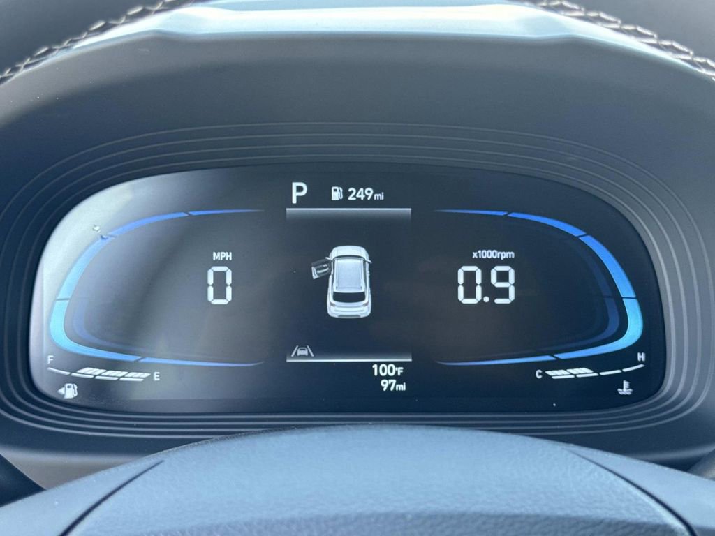 Certified 2025 Hyundai Venue SEL image 17