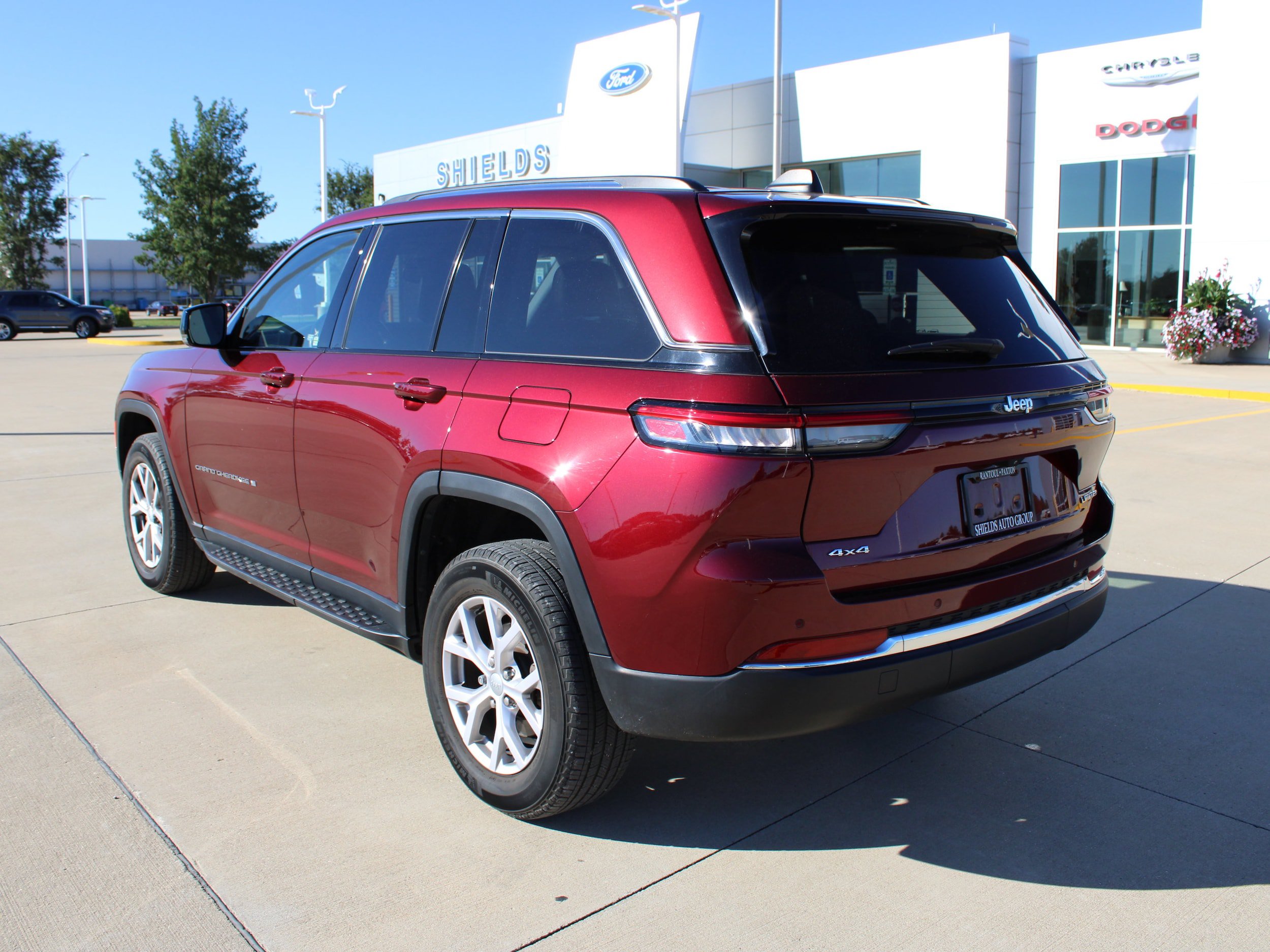 Used 2022 Jeep Grand Cherokee Limited AWD/4WD image 4