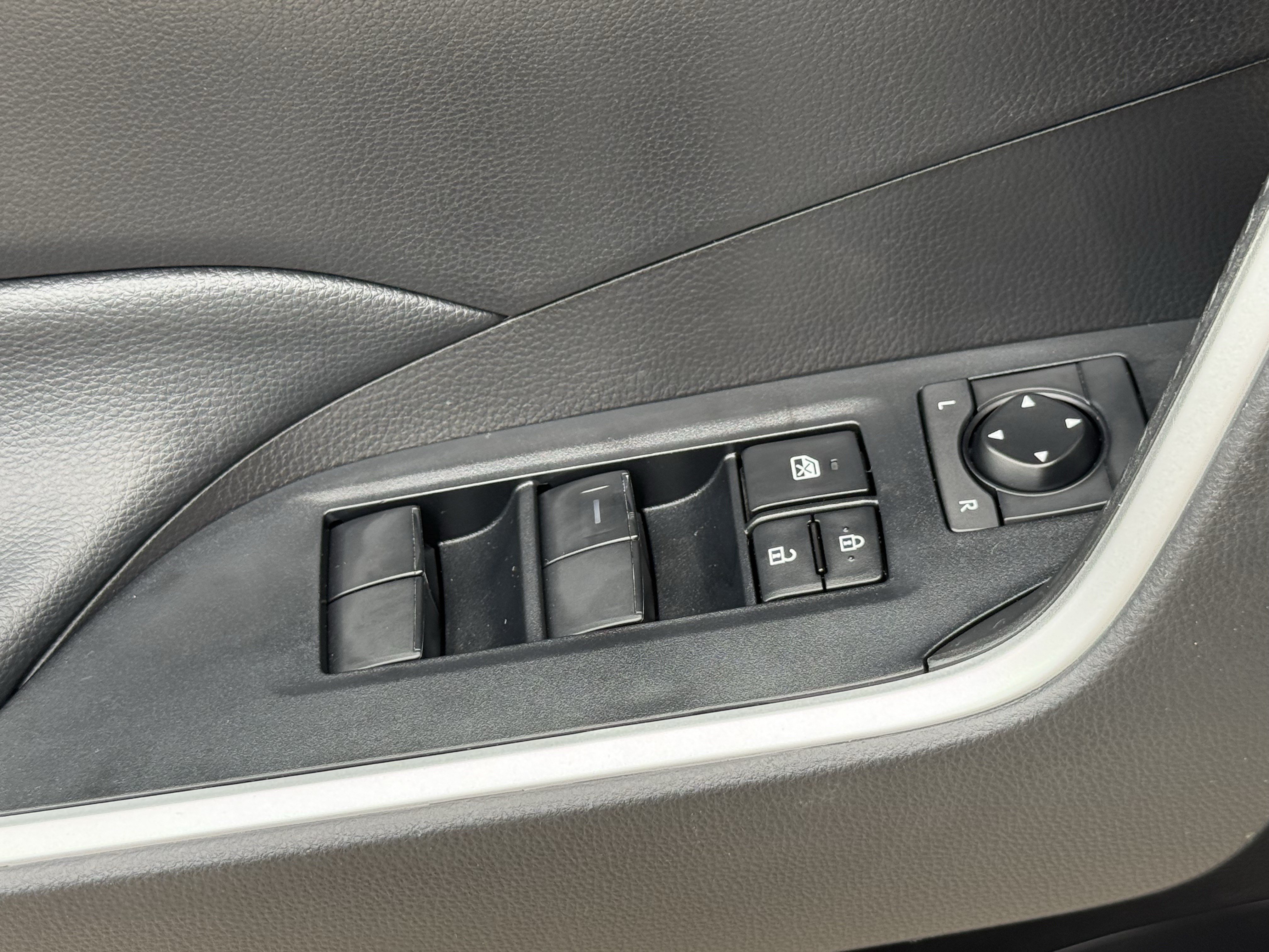 Used 2022 Toyota RAV4 LE FWD image 25