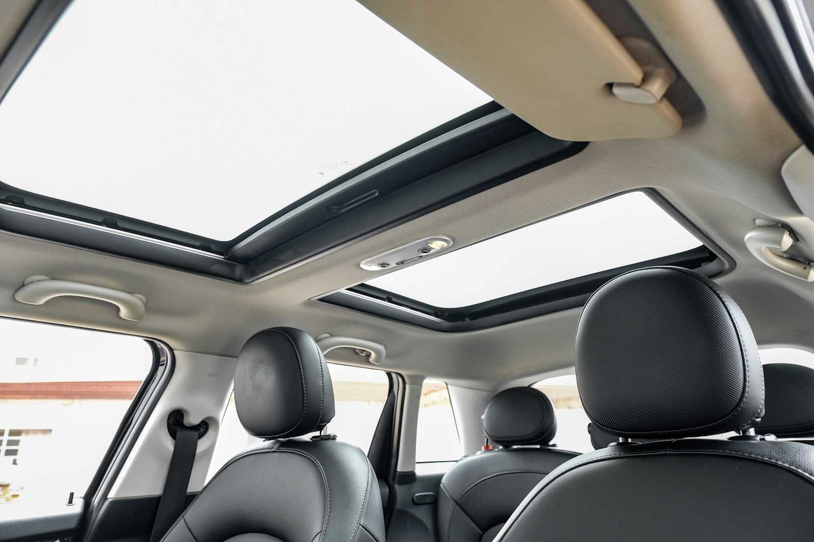 Used 2019 MINI Cooper 4-Door Hardtop image 5