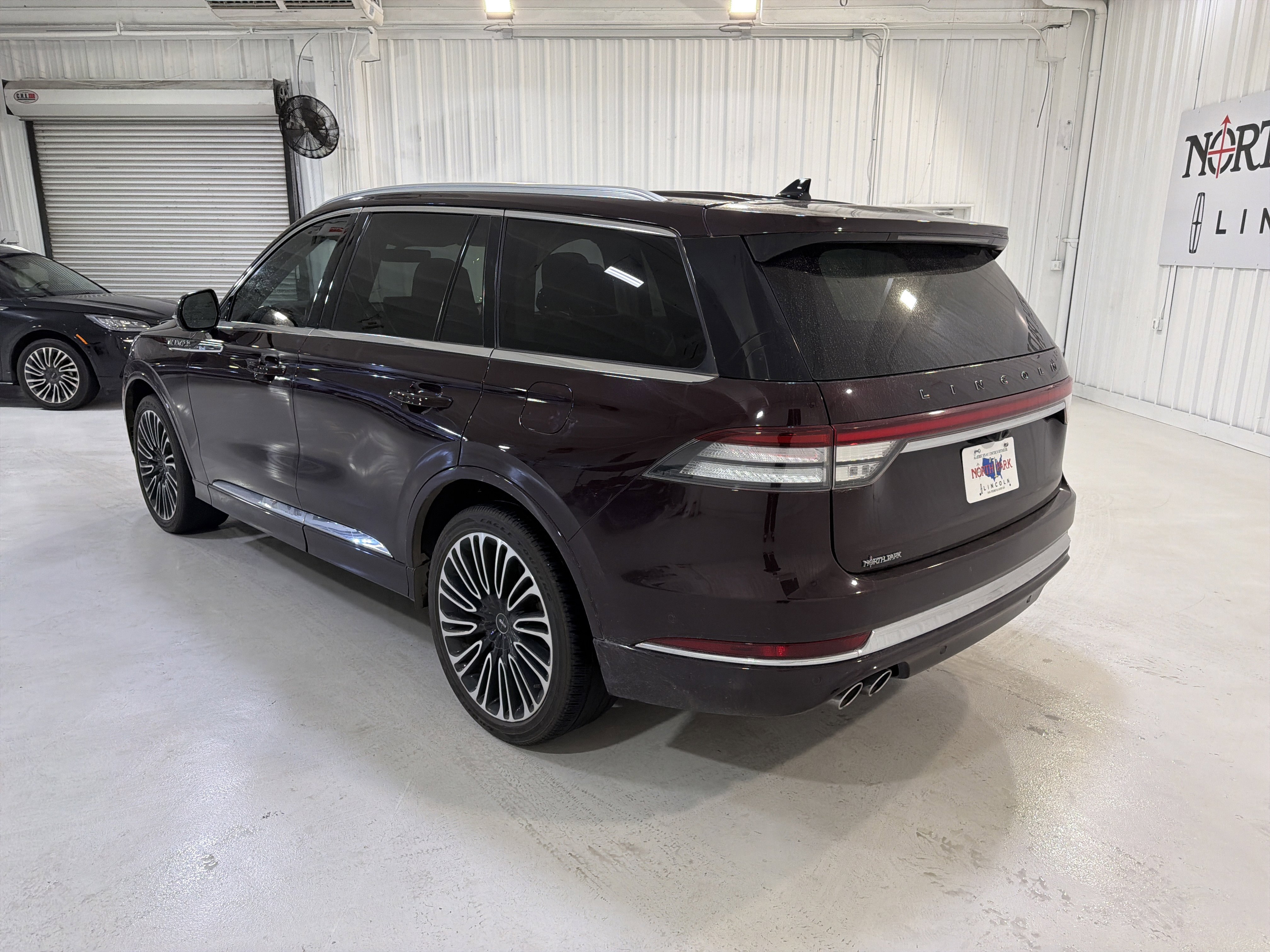 Used 2023 Lincoln Aviator Black Label AWD/4WD image 3