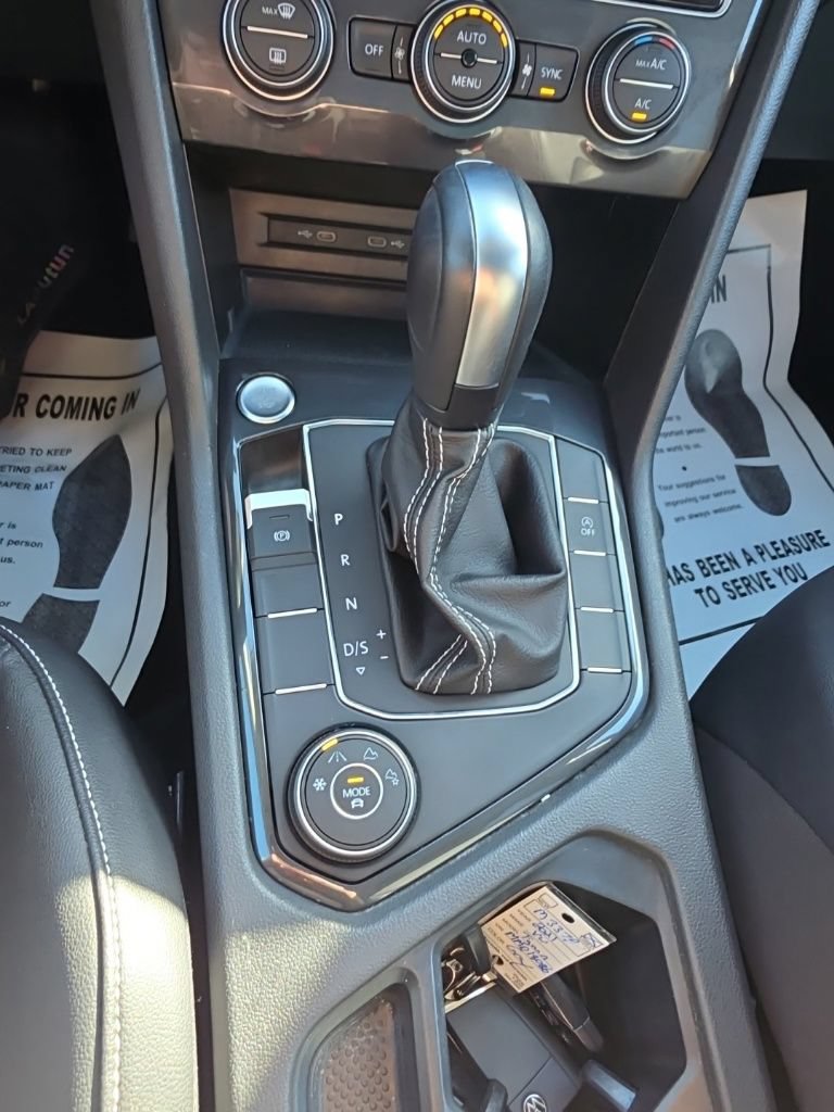 Used 2021 Volkswagen Tiguan SE w/ Panoramic Sunroof Package AWD/4WD image 24