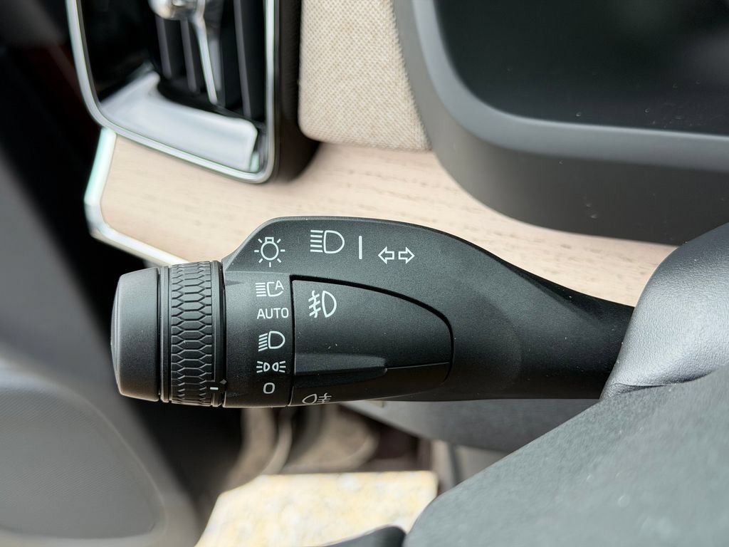 New 2026 Volvo XC90 T8 Plus w/ Protection Package Premier AWD/4WD image 30