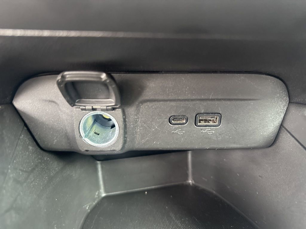 Used 2025 Chevrolet Trax LS image 35