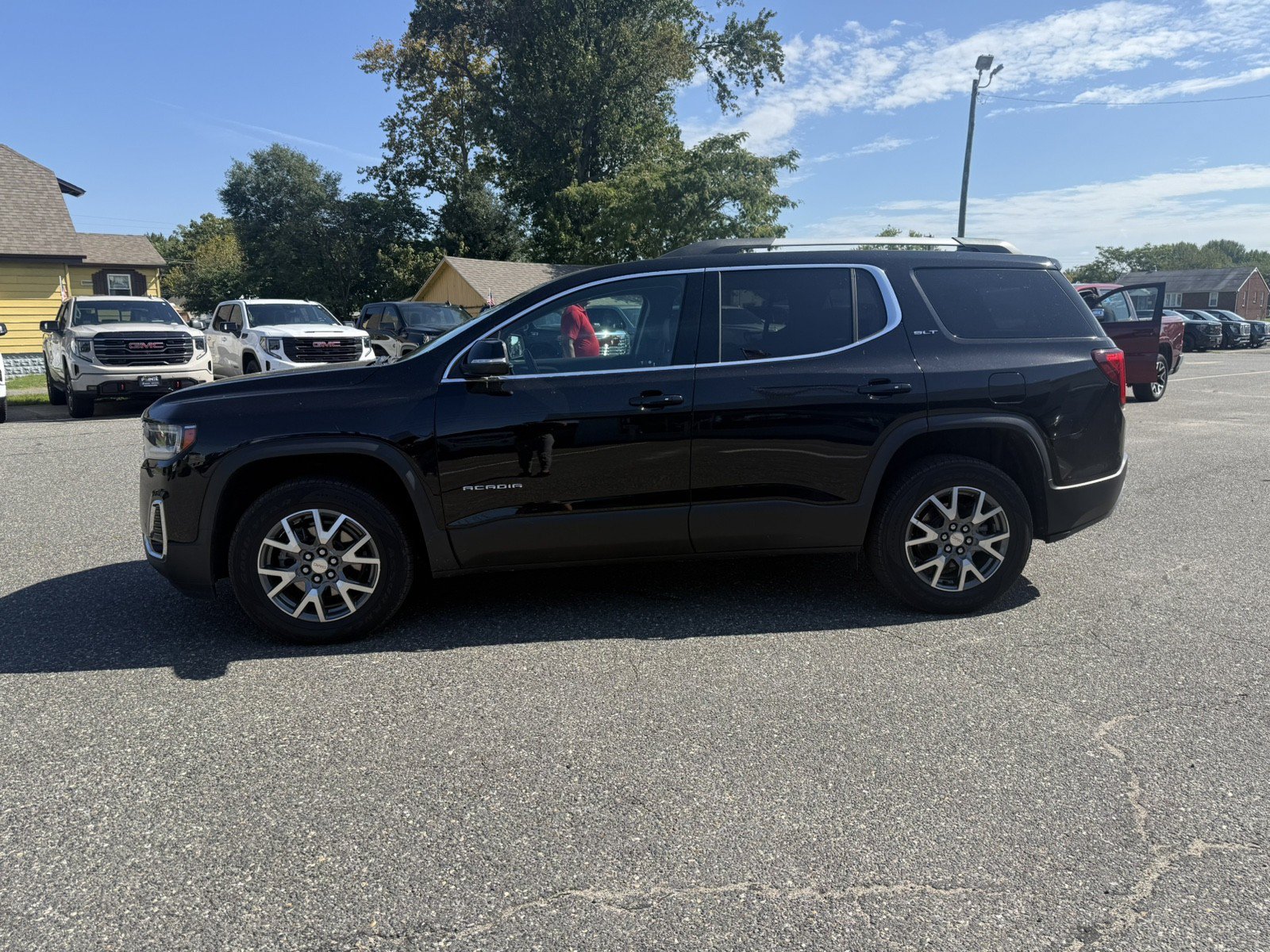 Used 2023 GMC Acadia SLT AWD/4WD image 6