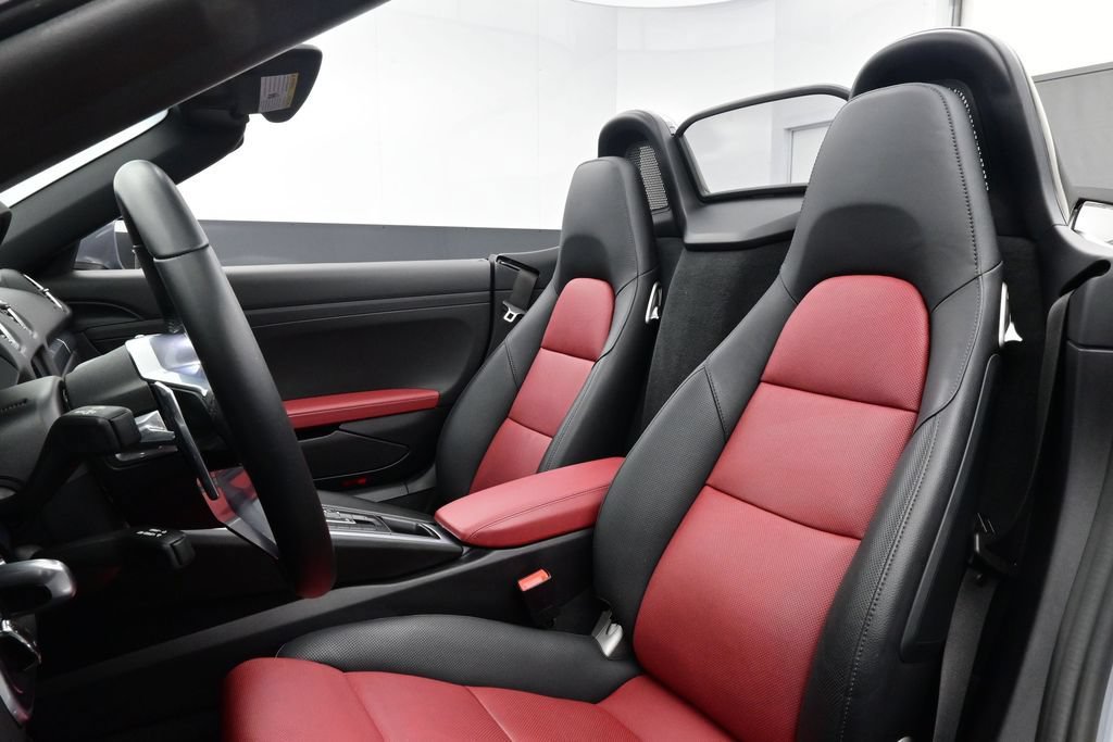 Certified 2025 Porsche 718 Boxster S RWD image 5